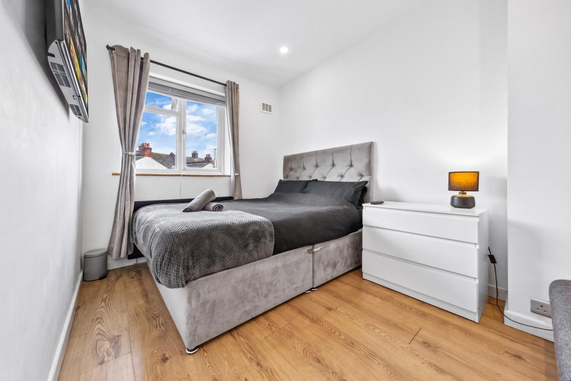 Bromley Serviced - Beckenham Place Park - - 2 Bed House - Free Parking - 2 Beds 1 Sofabed Apartment London