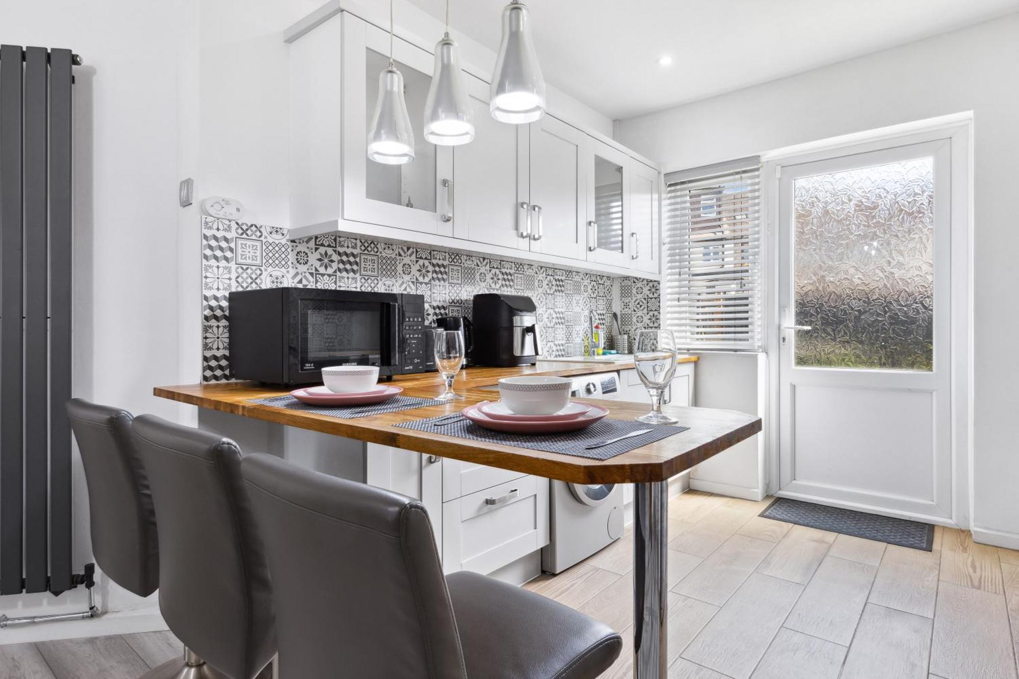 Bromley Serviced - Beckenham Place Park - - 2 Bed House - Free Parking - 2 Beds 1 Sofabed *