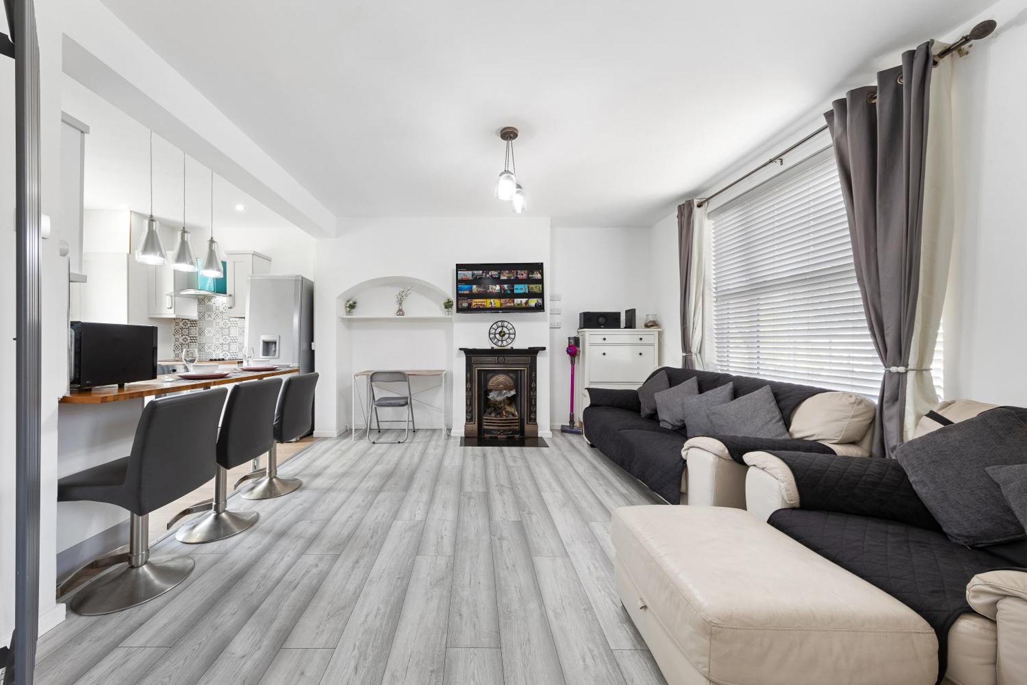 Bromley Serviced - Beckenham Place Park - - 2 Bed House - Free Parking - 2 Beds 1 Sofabed *