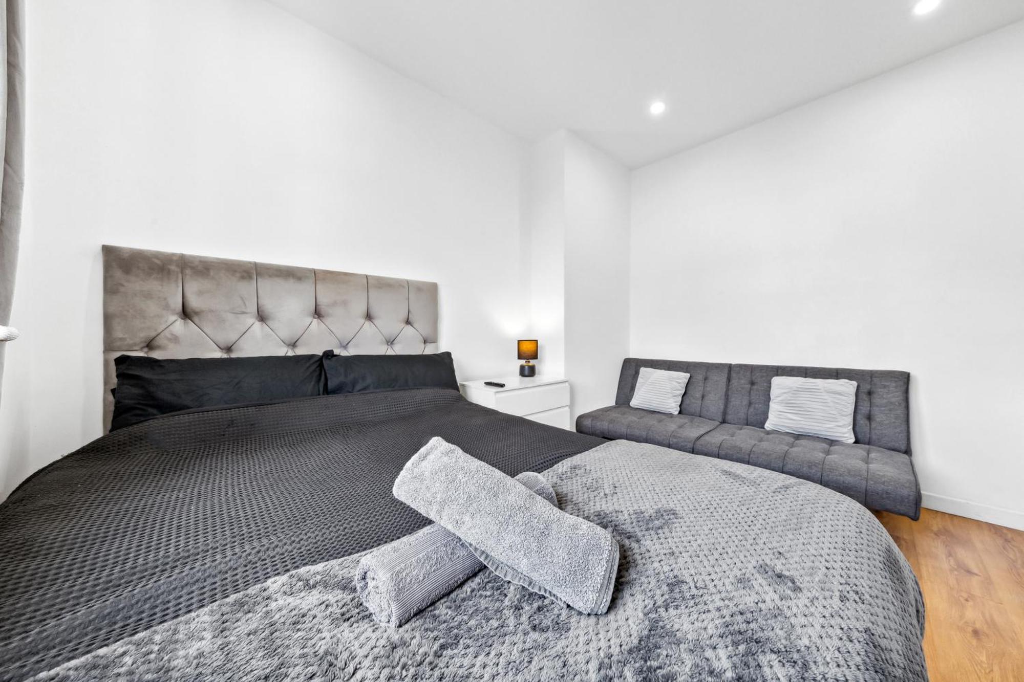 Bromley Serviced - Beckenham Place Park - - 2 Bed House - Free Parking - 2 Beds 1 Sofabed London