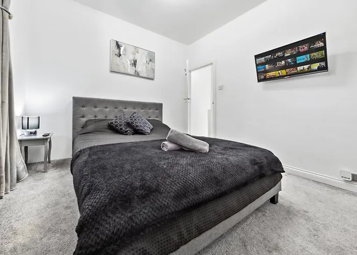 Bromley Serviced Apartments - Beckenham Place Park - London - 2 Bed House - Free Parking - 2 Beds 1 Sofabed